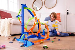 HOT WHEELS Looping Twister Set - Juego de pistas con triple sacacorchos y caja de almacenamiento, incluido 1 coche de juguete, para niños a partir de 6 años, HMX41